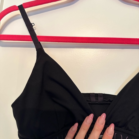 Lululemon Sz S Black Sports Bra - Picture 4 of 4